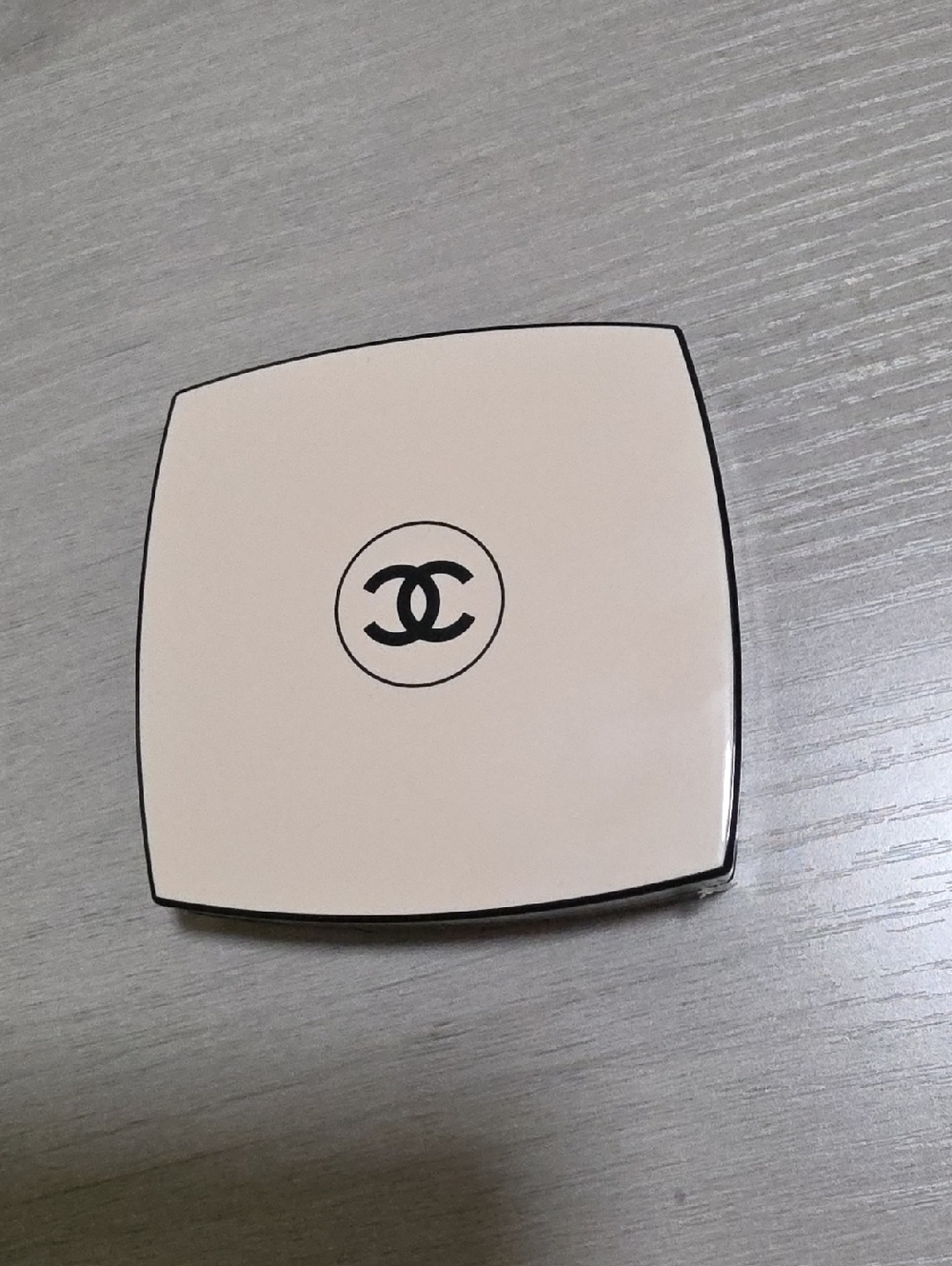 Chanel Summer Essential Healthy Glow Highlighting Powder Limited Edition 8g - Picture 4 of 4